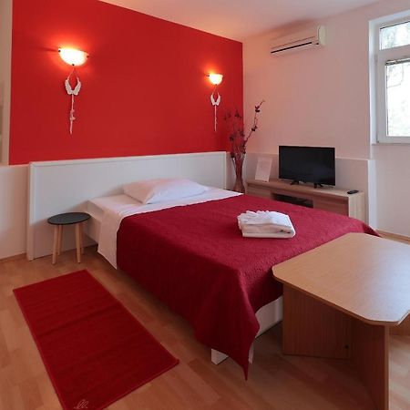 Apartments Lola Novalja Bagian luar foto