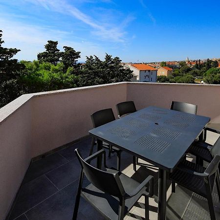 Apartments Lola Novalja Bagian luar foto