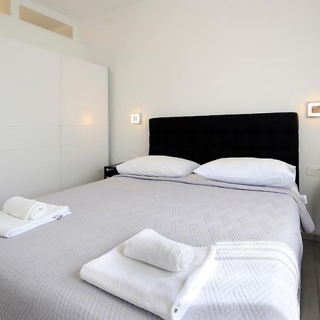 Apartments Lola Novalja Bagian luar foto