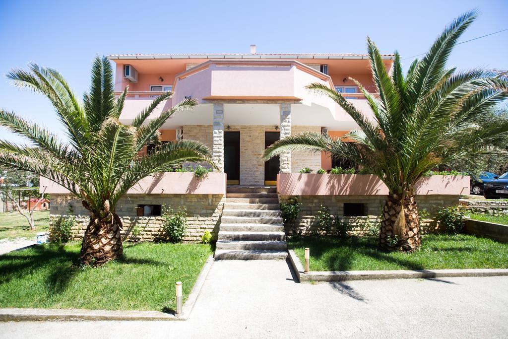 Apartments Lola Novalja Bagian luar foto