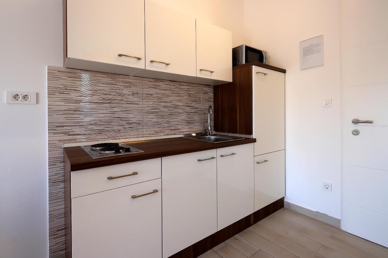 Apartments Lola Novalja Bagian luar foto