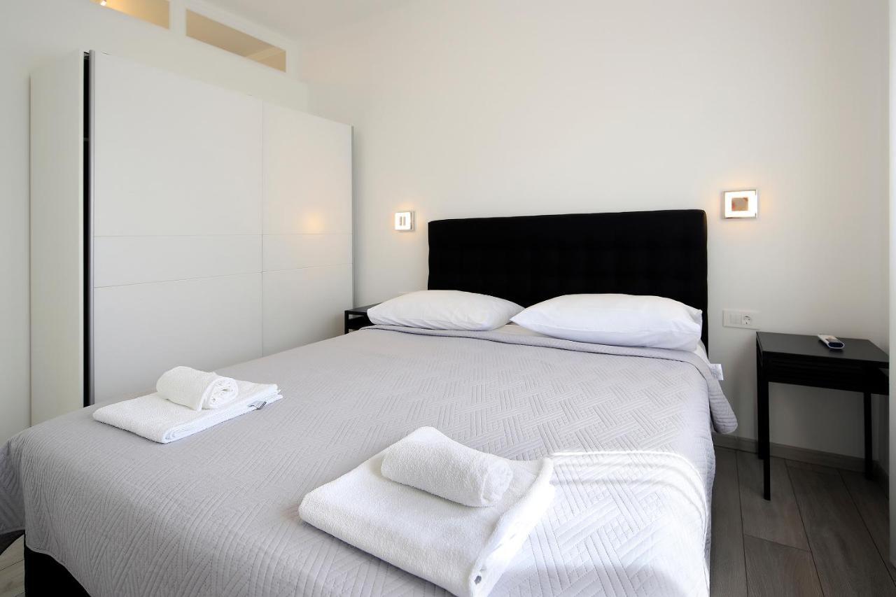 Apartments Lola Novalja Bagian luar foto