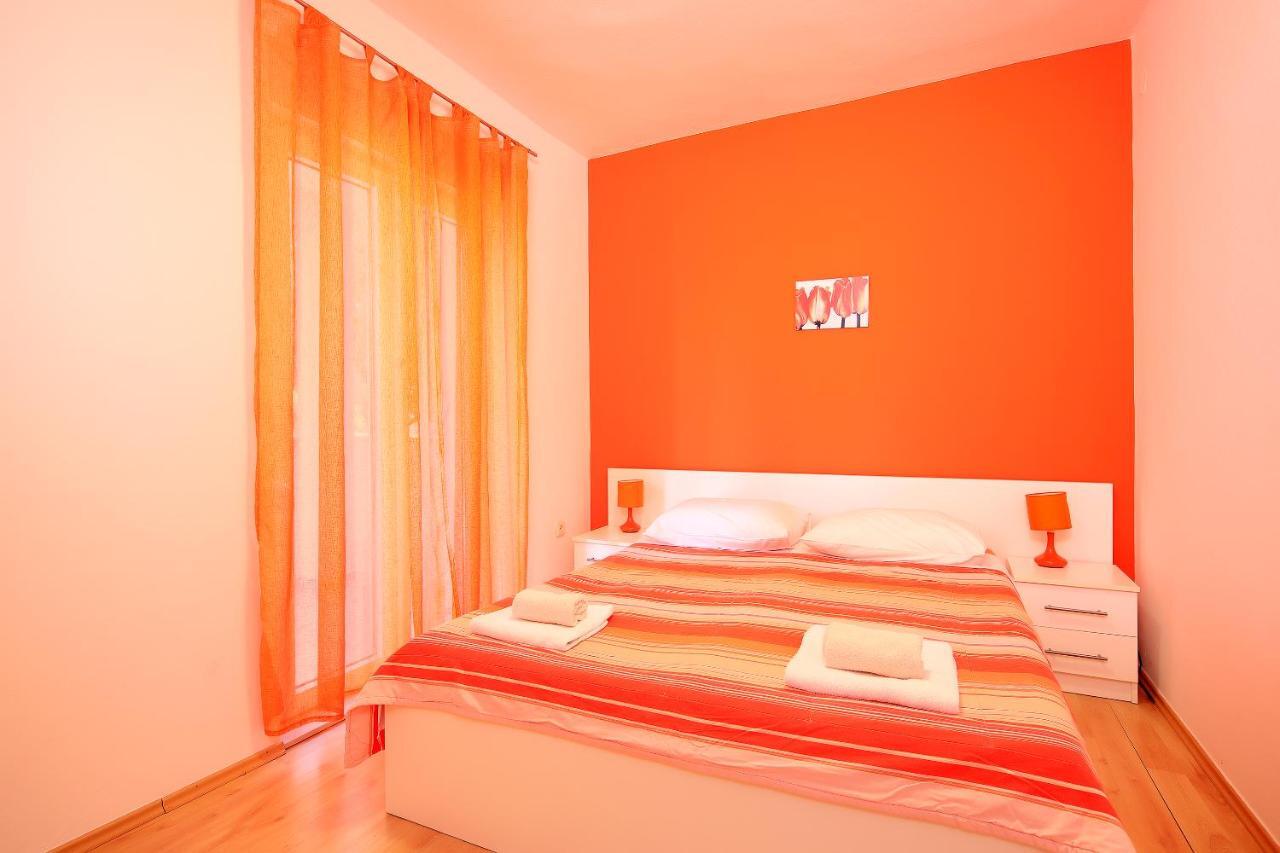 Apartments Lola Novalja Bagian luar foto