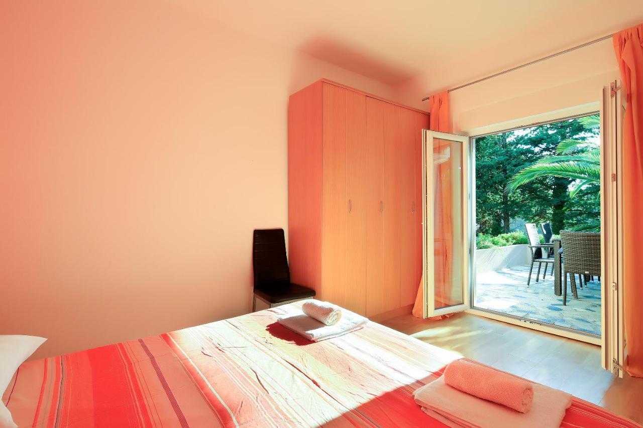 Apartments Lola Novalja Bagian luar foto