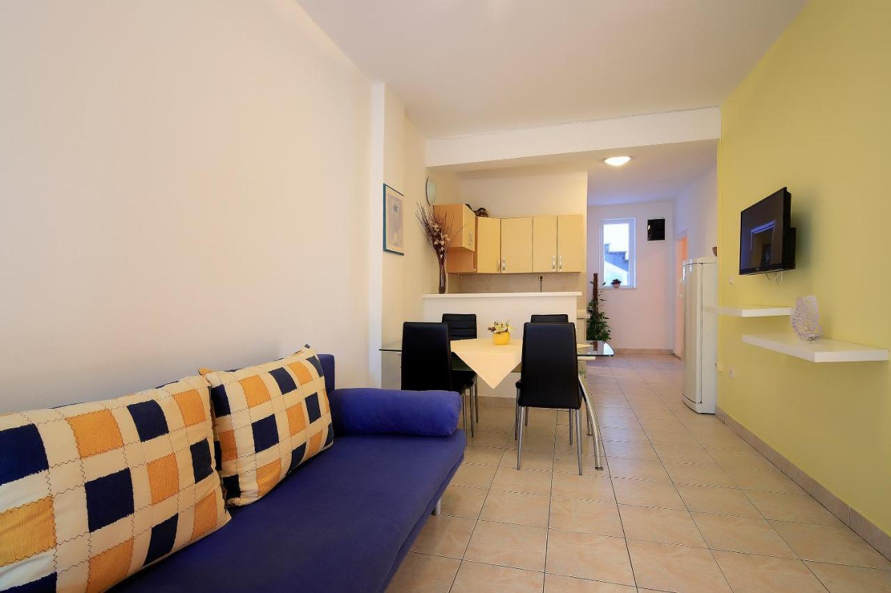 Apartments Lola Novalja Bagian luar foto