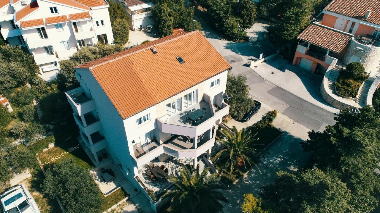 Apartments Lola Novalja Bagian luar foto