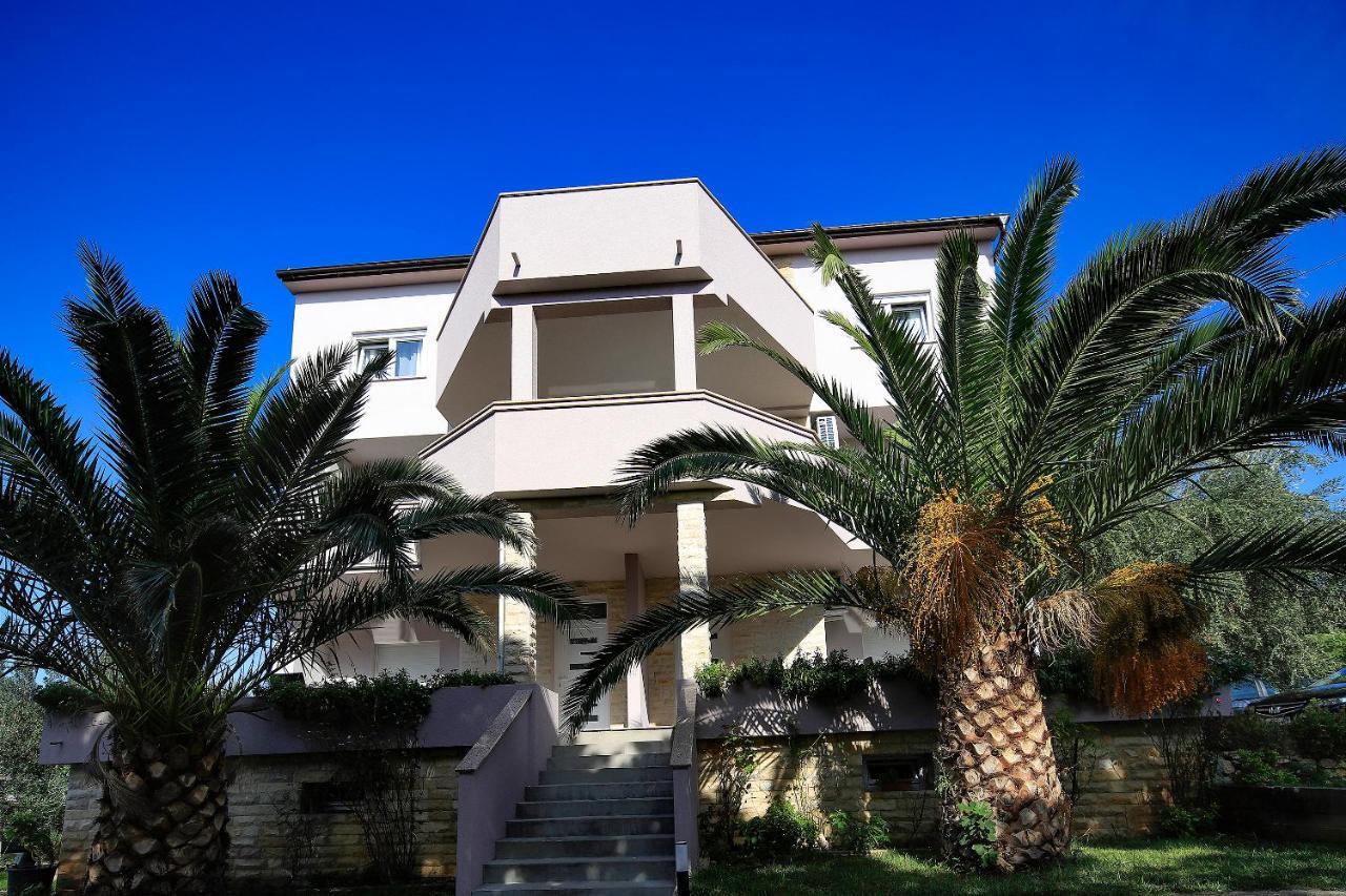 Apartments Lola Novalja Bagian luar foto