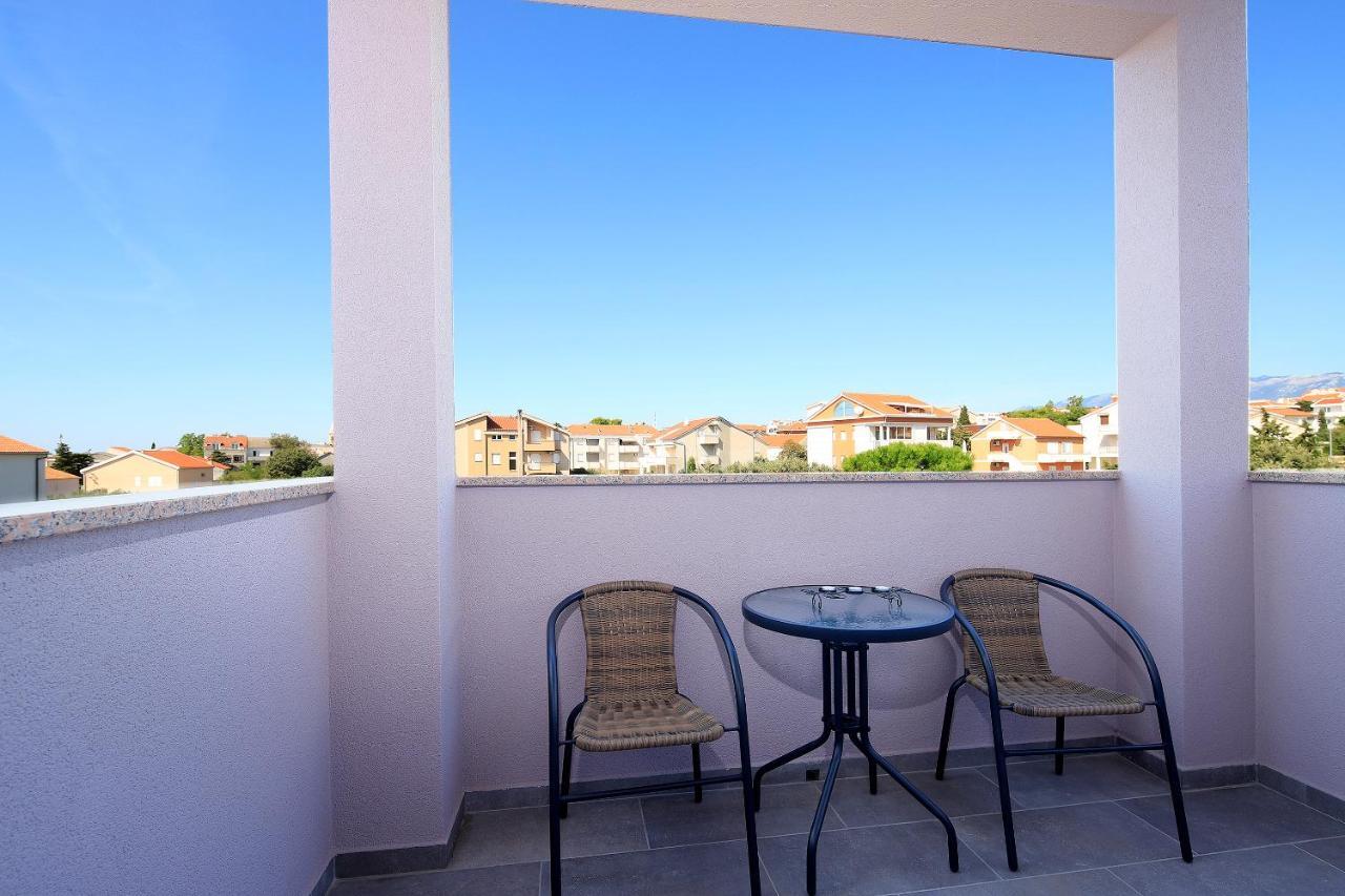 Apartments Lola Novalja Bagian luar foto